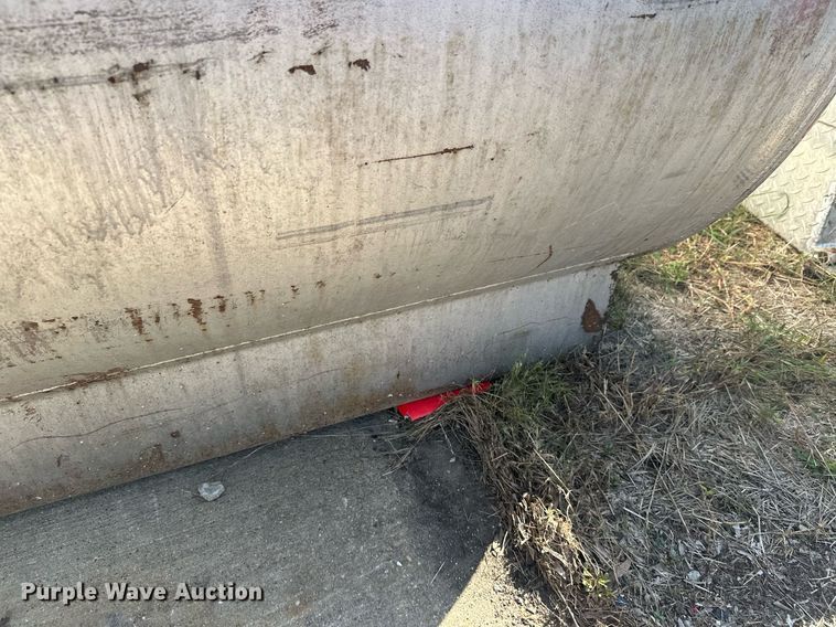 image for item DW4256 Approximately 500 gallon diesel tank