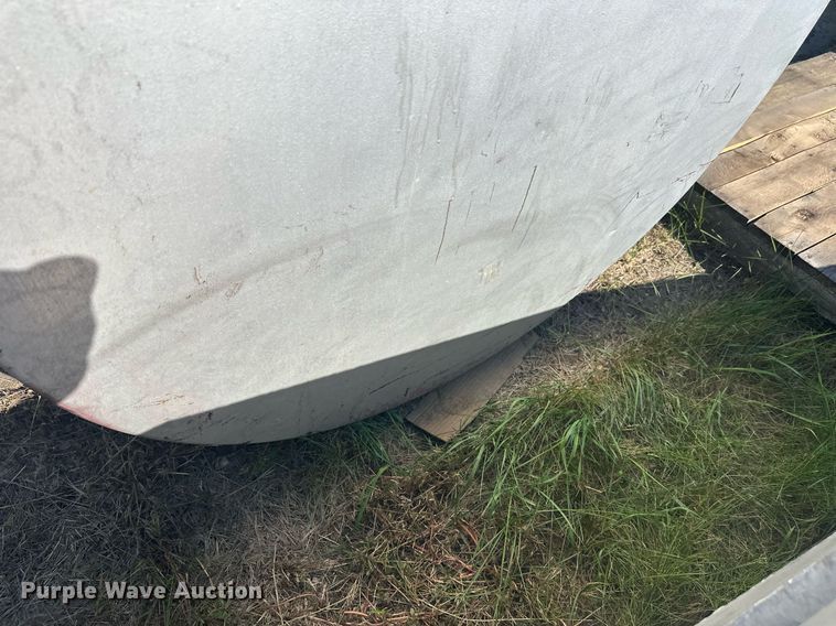 image for item DW4256 Approximately 500 gallon diesel tank