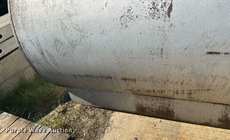 image for item DW4256 Approximately 500 gallon diesel tank