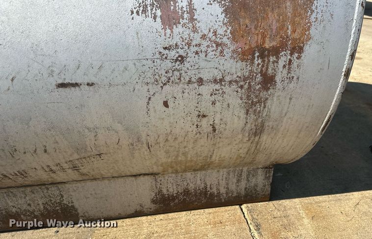 image for item DW4256 Approximately 500 gallon diesel tank