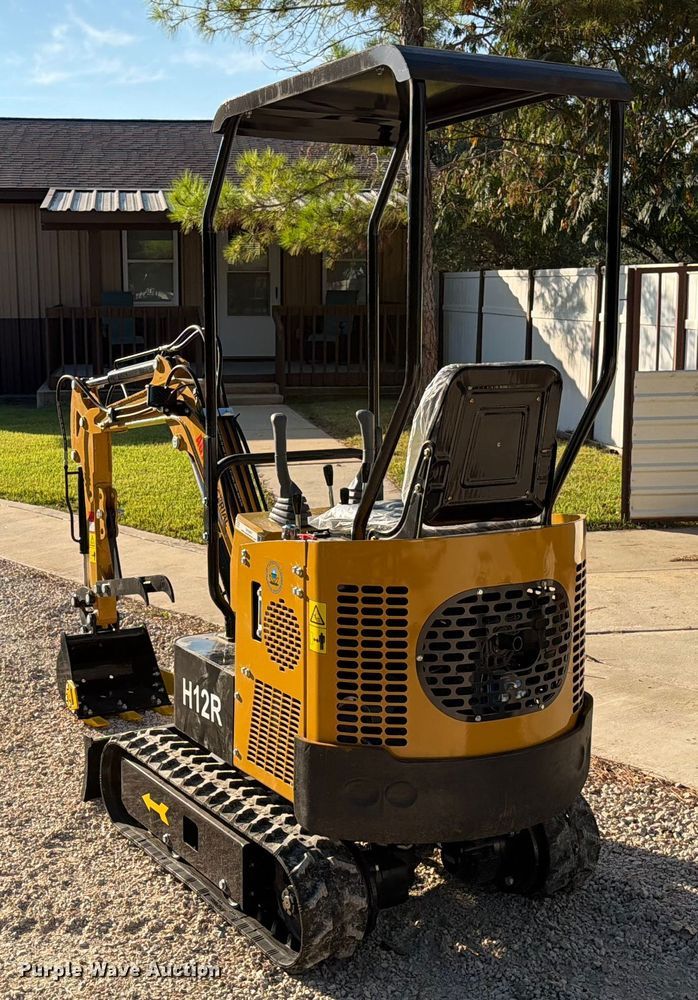 image for item DX5827 2024 AGT H12R mini excavator