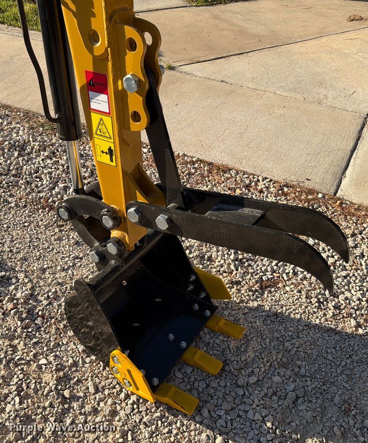 image for item DX5827 2024 AGT H12R mini excavator