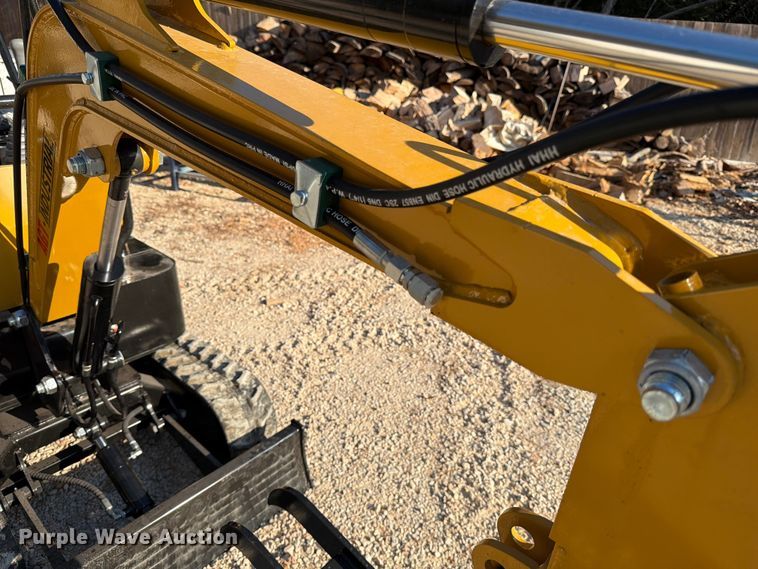 image for item DX5827 2024 AGT H12R mini excavator