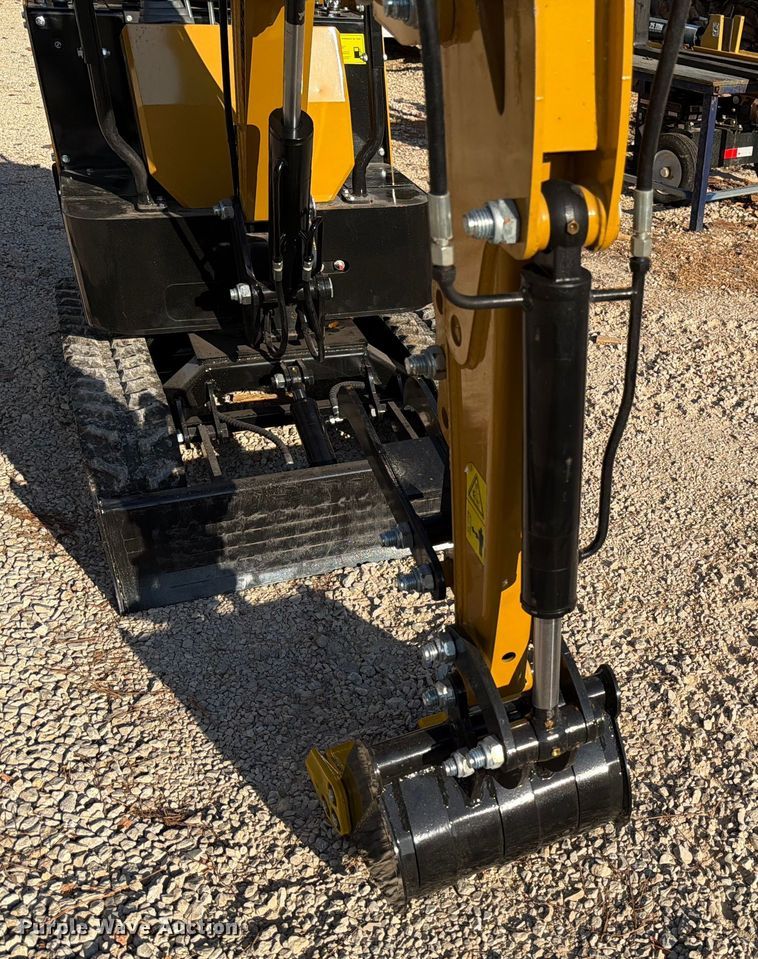 image for item DX5827 2024 AGT H12R mini excavator