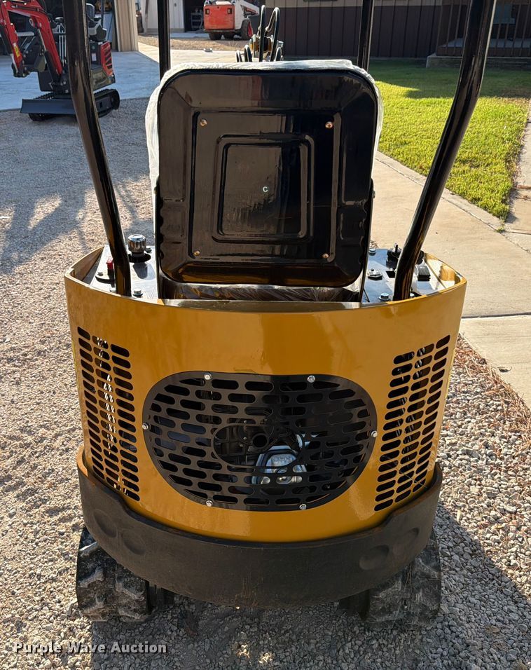 image for item DX5827 2024 AGT H12R mini excavator