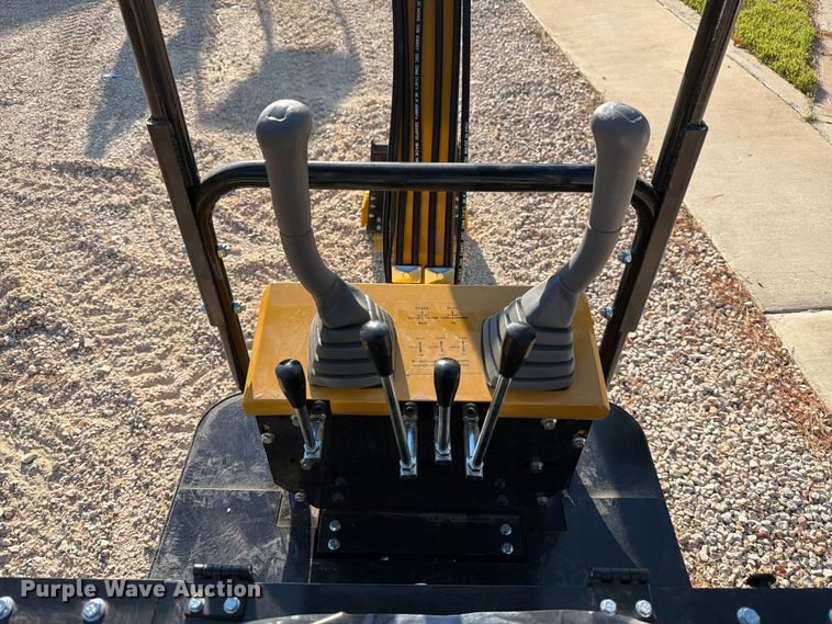 image for item DX5827 2024 AGT H12R mini excavator