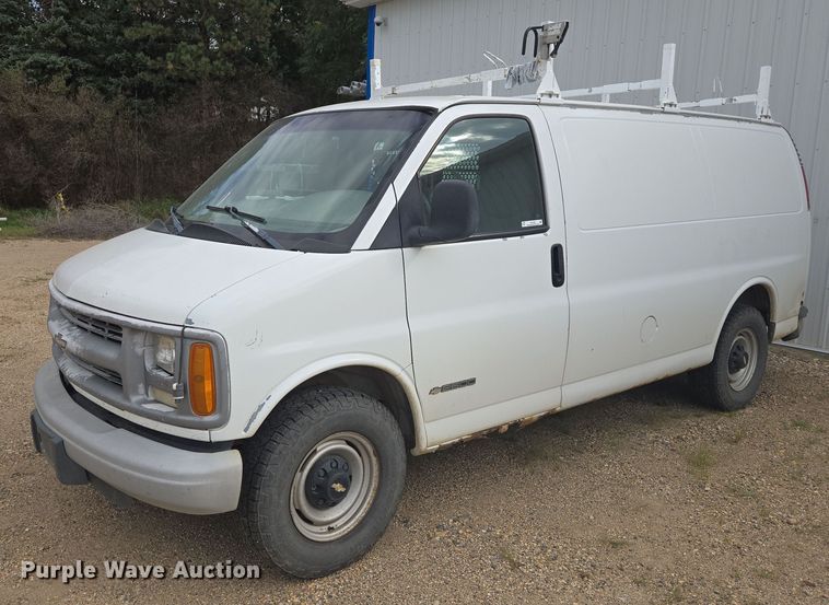 image for item DY1300 2000 Chevrolet Express 2500 van
