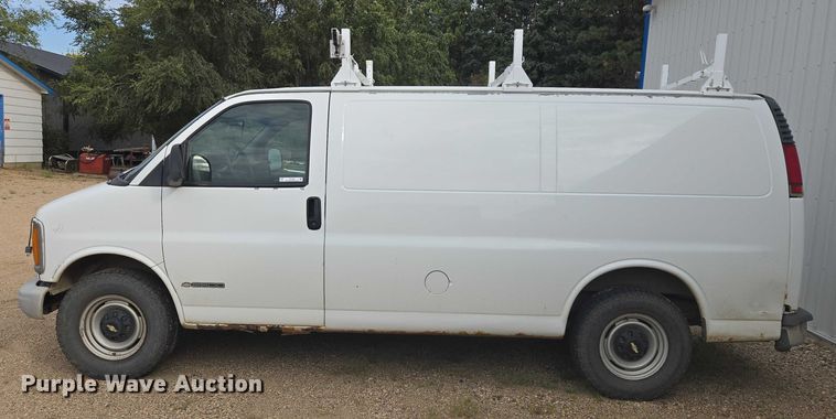 image for item DY1300 2000 Chevrolet Express 2500 van