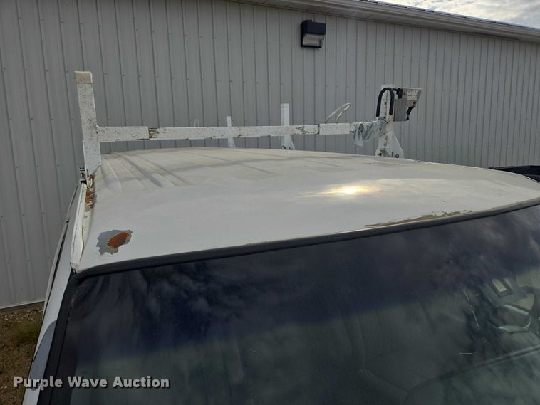 image for item DY1300 2000 Chevrolet Express 2500 van