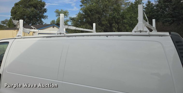 image for item DY1300 2000 Chevrolet Express 2500 van