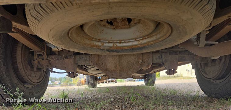 image for item DY1300 2000 Chevrolet Express 2500 van