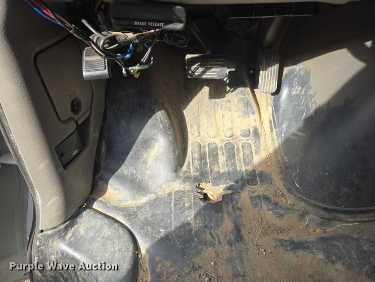 image for item DY1300 2000 Chevrolet Express 2500 van