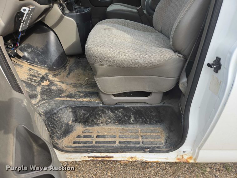 image for item DY1300 2000 Chevrolet Express 2500 van