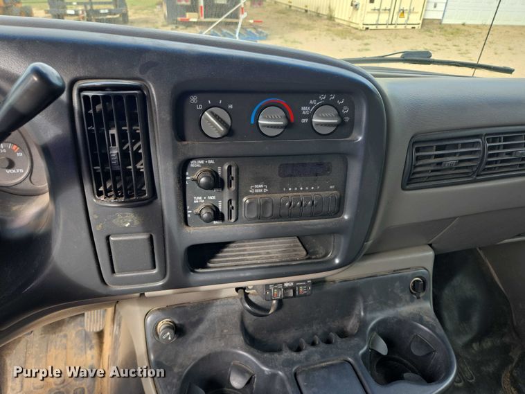 image for item DY1300 2000 Chevrolet Express 2500 van