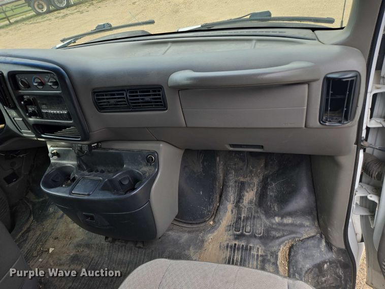 image for item DY1300 2000 Chevrolet Express 2500 van