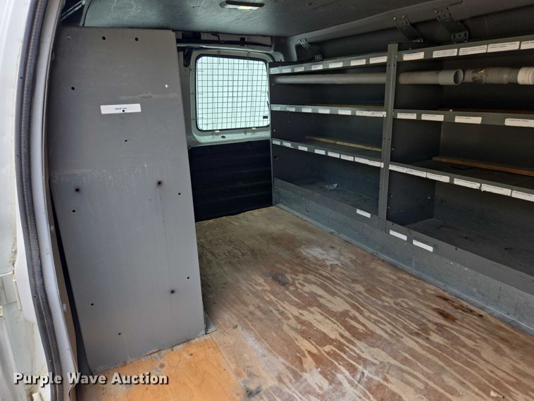 image for item DY1300 2000 Chevrolet Express 2500 van