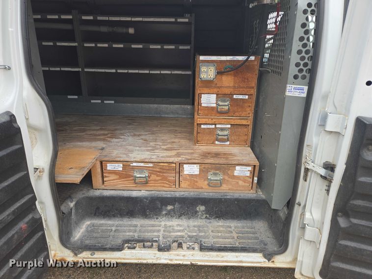 image for item DY1300 2000 Chevrolet Express 2500 van