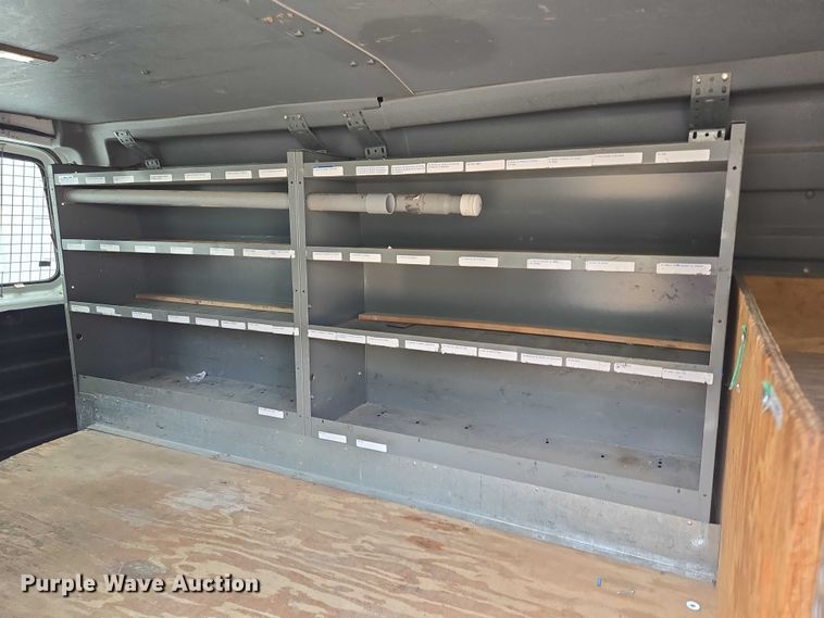 image for item DY1300 2000 Chevrolet Express 2500 van