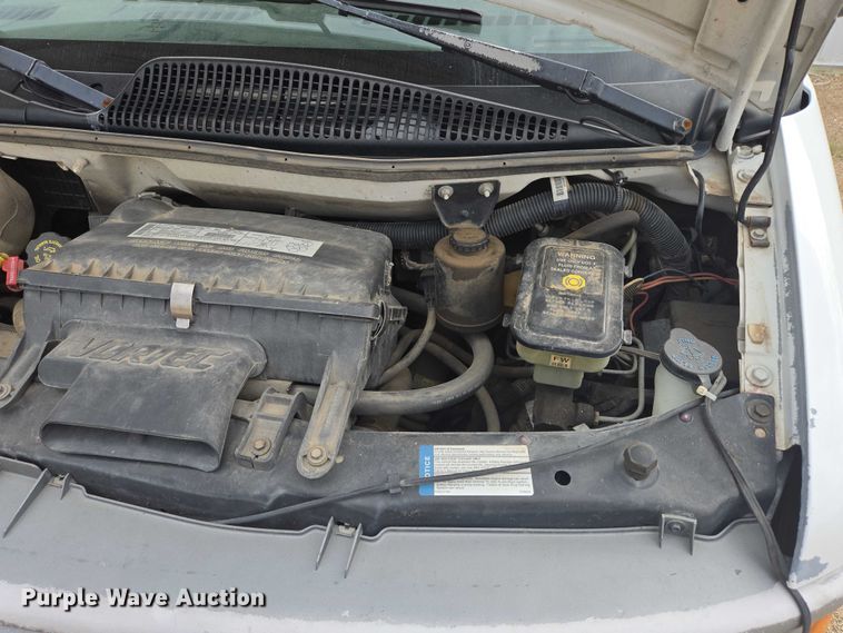 image for item DY1300 2000 Chevrolet Express 2500 van