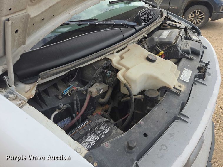 image for item DY1300 2000 Chevrolet Express 2500 van