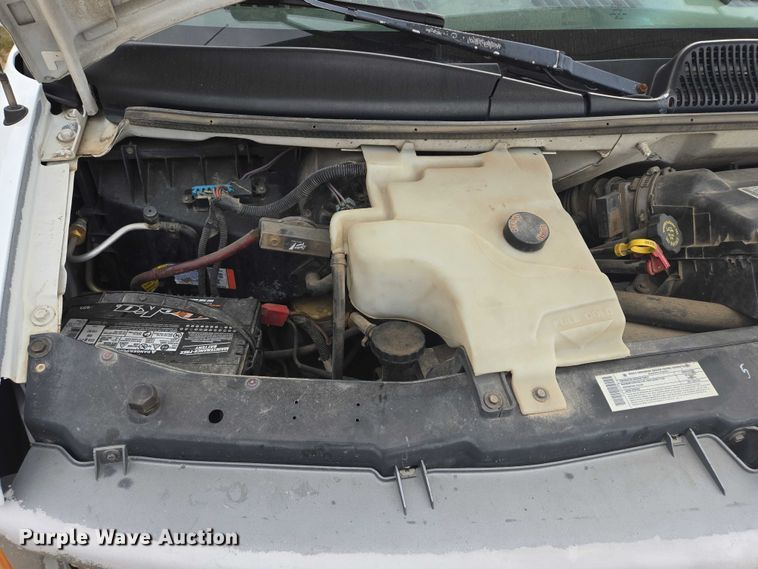 image for item DY1300 2000 Chevrolet Express 2500 van