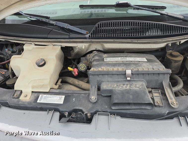 image for item DY1300 2000 Chevrolet Express 2500 van