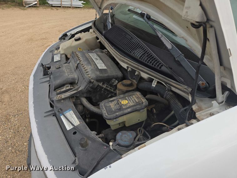 image for item DY1300 2000 Chevrolet Express 2500 van