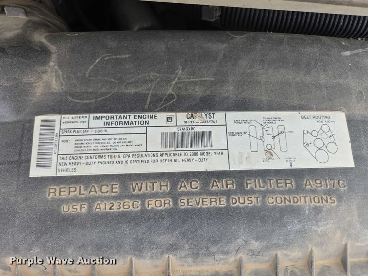 image for item DY1300 2000 Chevrolet Express 2500 van