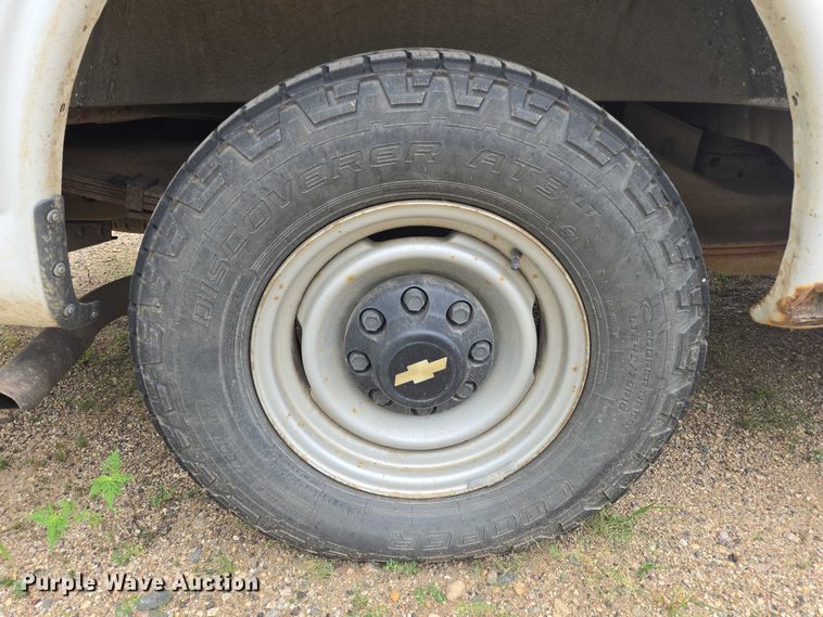 image for item DY1300 2000 Chevrolet Express 2500 van