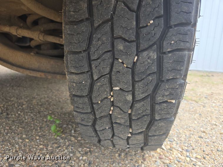 image for item DY1300 2000 Chevrolet Express 2500 van