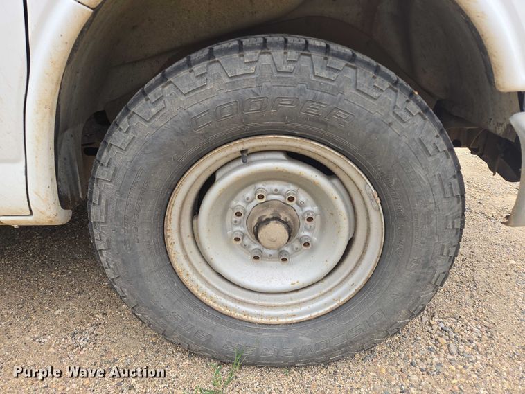 image for item DY1300 2000 Chevrolet Express 2500 van