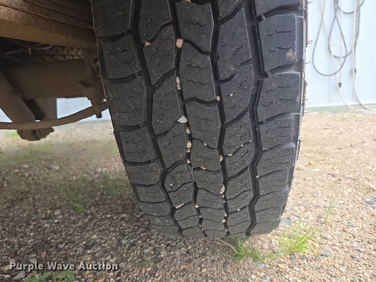 image for item DY1300 2000 Chevrolet Express 2500 van