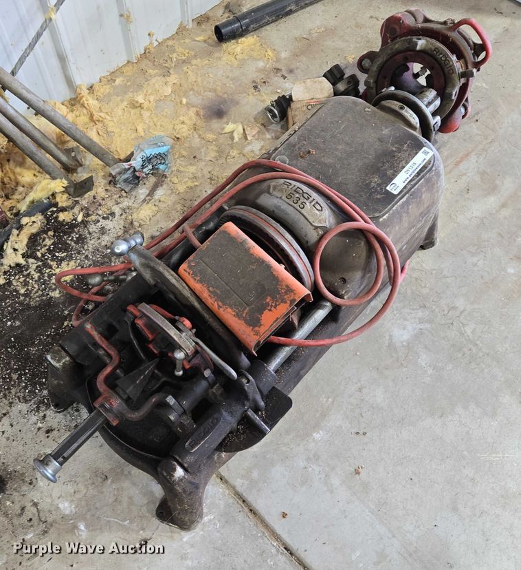 image for item DY1315 (2) pipe threaders