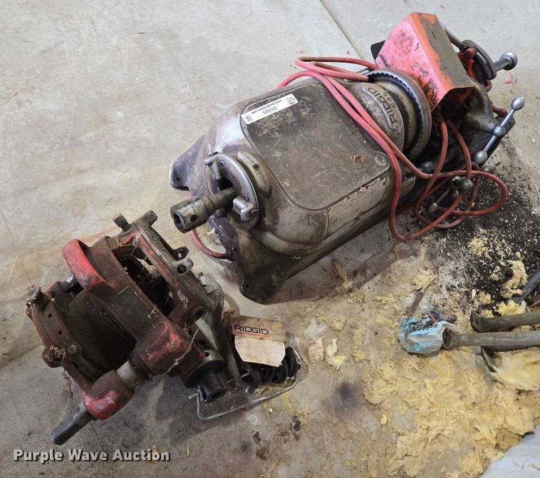 image for item DY1315 (2) pipe threaders