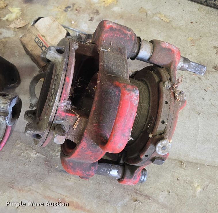 image for item DY1315 (2) pipe threaders