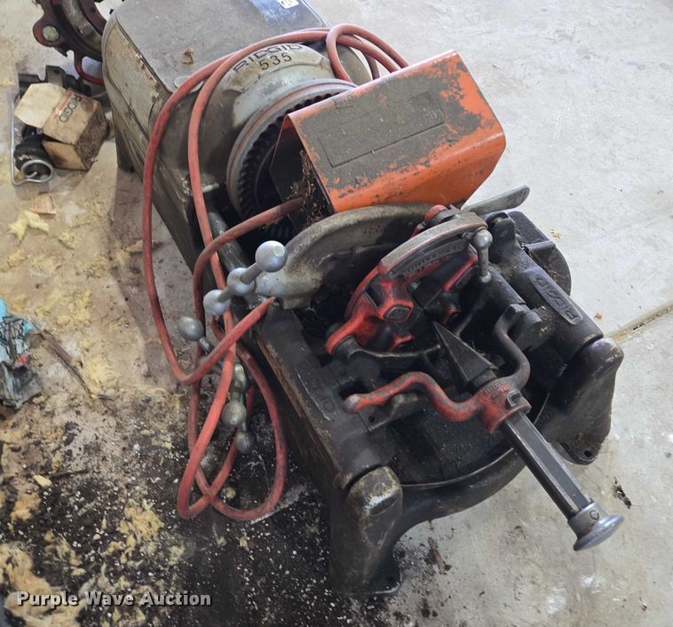 image for item DY1315 (2) pipe threaders