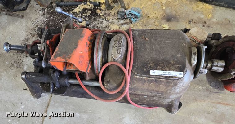 image for item DY1315 (2) pipe threaders