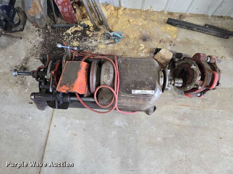 image for item DY1315 (2) pipe threaders