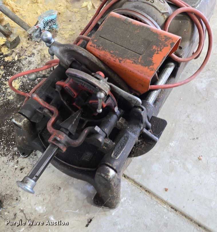 image for item DY1315 (2) pipe threaders