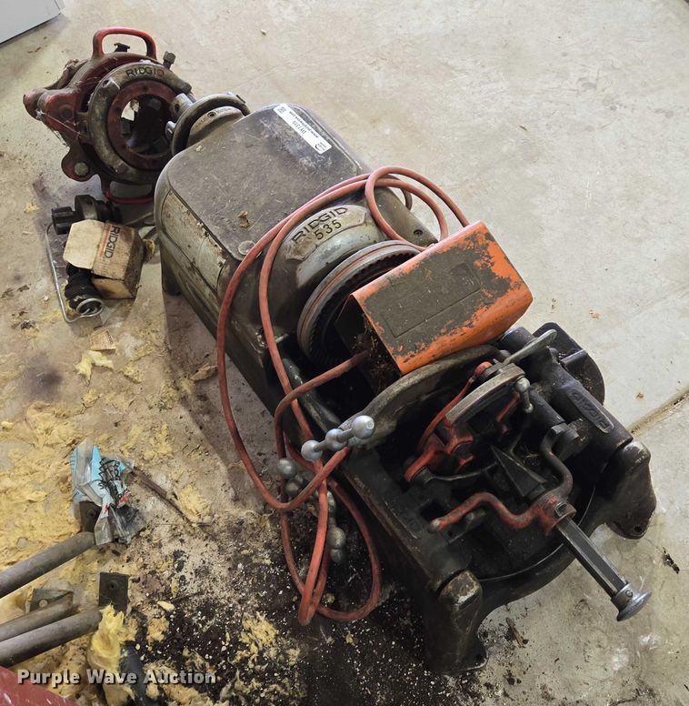 image for item DY1315 (2) pipe threaders