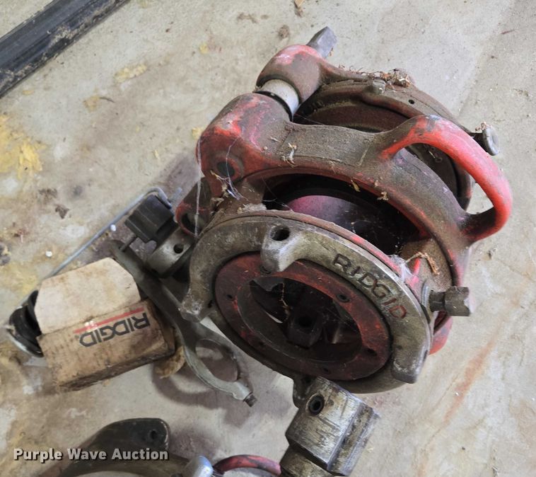 image for item DY1315 (2) pipe threaders