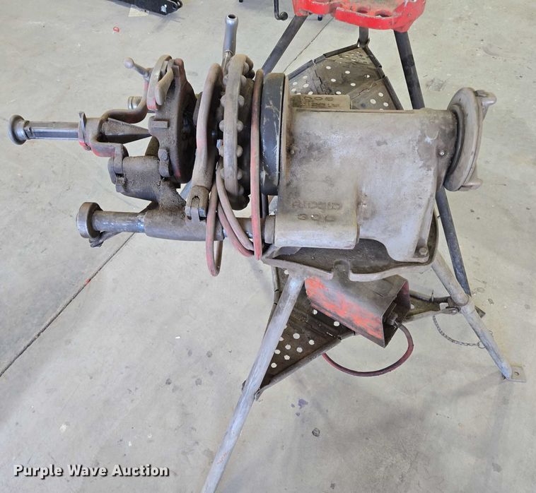 image for item DY1315 (2) pipe threaders