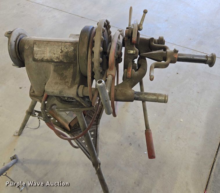 image for item DY1315 (2) pipe threaders