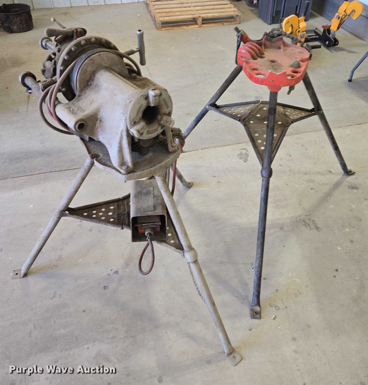 image for item DY1315 (2) pipe threaders