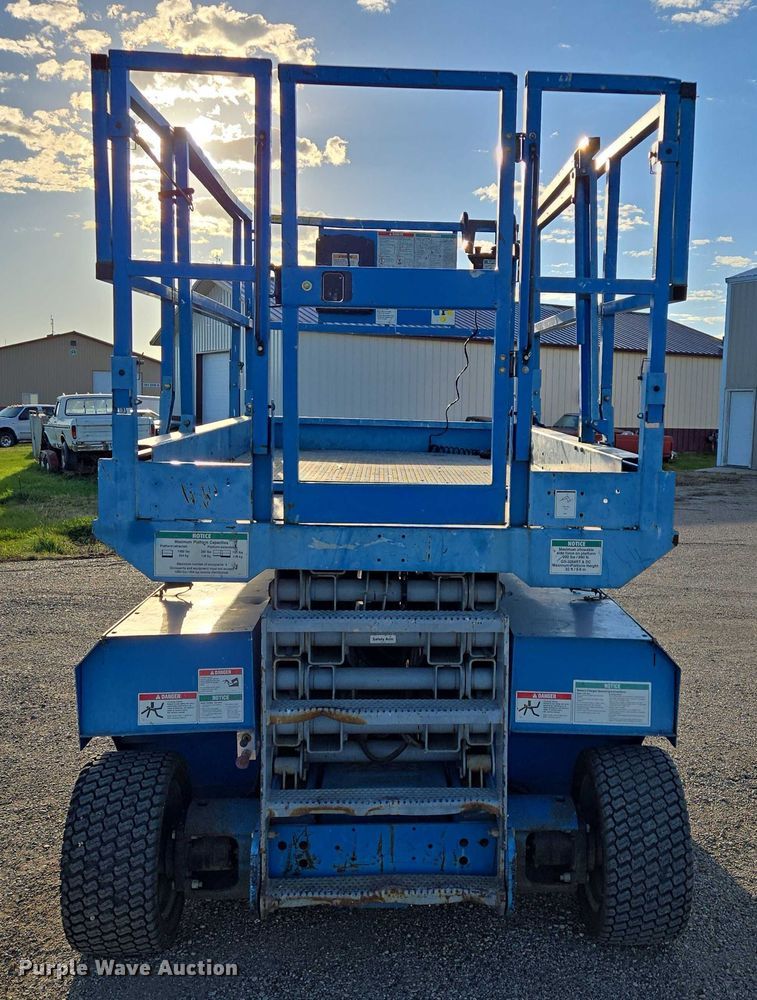 image for item DY1316 2005 Genie GS-3268 DC scissor lift