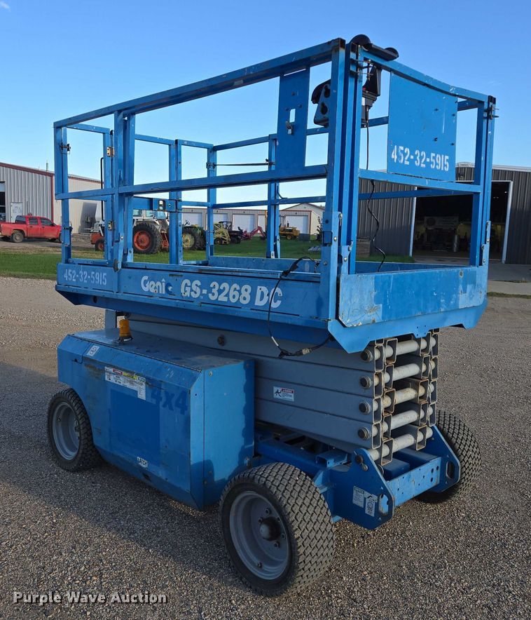 image for item DY1316 2005 Genie GS-3268 DC scissor lift