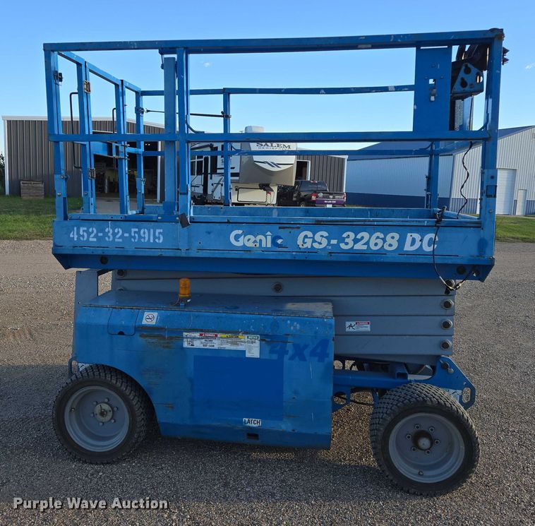 image for item DY1316 2005 Genie GS-3268 DC scissor lift