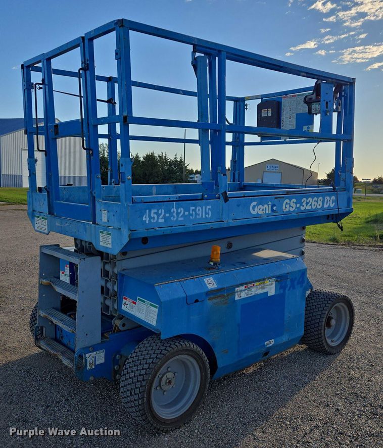 image for item DY1316 2005 Genie GS-3268 DC scissor lift