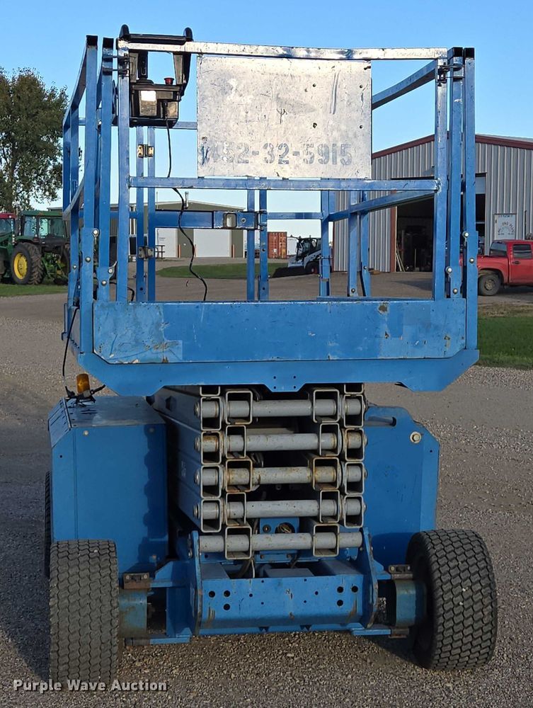 image for item DY1316 2005 Genie GS-3268 DC scissor lift