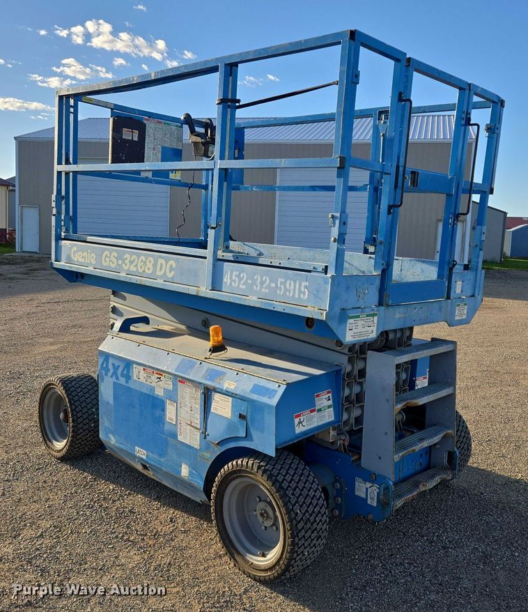 image for item DY1316 2005 Genie GS-3268 DC scissor lift